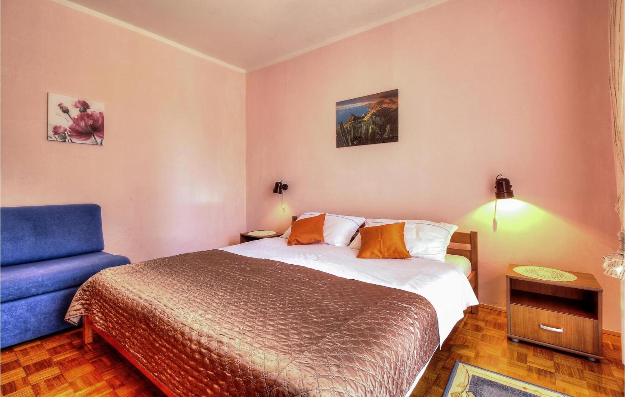 Amazing Apartment In Porec With Wifi *